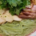 Rock’anDo - カマス煮干出汁のグリーン麺ゆずみつば しお 肉増し