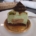 Patisserie Chez KOBE - ピスタチオのムースの中にチョコムース！
