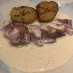 フランス料理 タンモア - ヤマウズラムネ肉のロースト、モンドールとジュラワインのソース