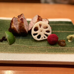 日本料理 たかむら - 比内地鶏の首皮包み焼き