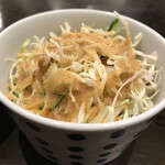 塩焼きホルモン 剛 - ☆突き出しのサラダ