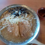 磨きの町のラーメン屋 味我駆 - 背脂味噌ラーメン  880円