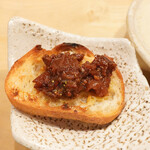 鳥しき - 6種類部位の煮込みペーストにバケット