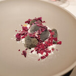 ラルジャン - バラ、竹炭アイス、マスカルポーネ