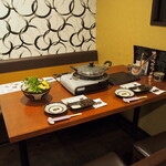 しゃぶしゃぶ金武 - 店内（テーブル席）