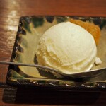 しゃぶしゃぶ金武 - 塩パインアイス ＆ 謝花きっぱん店の冬瓜蜜漬け