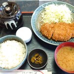 かつどんのかつどん家 - ロースカツ定食（厚切りロース肉）980円