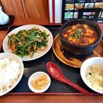 台湾料理 王府 - 四川麻婆+にんにくの芽