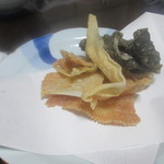 ます多 - 鰈の骨と皮の唐揚げ