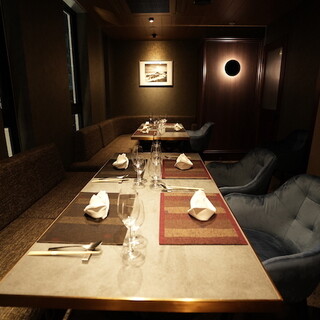 個室は2名様から承ります。記念日、会食、接待におすすめです。