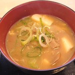 松屋 - 豚汁は熱々で具だくさん