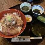 天海 - 海鮮丼定食　2,000円（税込）ハマチ、マグロ赤身、マグロネギトロ、たこ