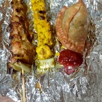 WATAN INDIA Biryani & BBQ Restaurant - 左から、CHICKEN YAKITORI、PANEER TIIKA、Vegetable samosa