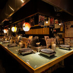 立食焼肉 一穂 - 店内