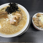 燕三条らーめん潤 - 昼･夜セット（中華そば＆モツ丼）¥1050