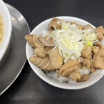 燕三条らーめん潤 - モツ丼
