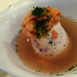 トゥ・ラ・ジョア - 明石の鯛とたこのムースの上に山口のバフンウニ、四万十川河口の河海苔