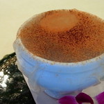 トゥ・ラ・ジョア - ライスペーパーに包んだオマールのコンソメ