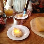 ジロラモ - パンの上にチーズを削ってバーナーでファイヤーッ！！