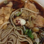 一〇そば - ゲソもｺﾞﾛｺﾞﾛ入ってるのにとり天に圧倒されてました