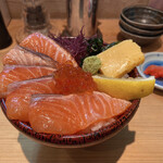 熊だ - 炙りサーモン丼¥980
            いくら（¥200/10g）トッピング