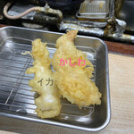 天ぷら みうら - 最初にイカとかしわが出てきました