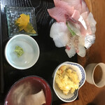Shokusai Misaki - 海鮮丼(1000円)