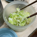 天ぷら みうら - キャベツの漬物は食べ放題