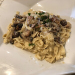 レストラン Ari - チキンときのこと栗のクリームソース