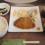 洋食居酒屋日実子 - ロースカツ定食＠¥900