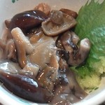 うずら家 - 山採りきのこの大根おろし和え