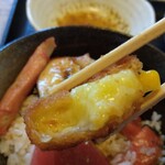 てんぺい - コーンクリームコロッケをパクッ。自家製だからなめらかで美味しいです。