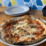 Pizzeria A Domani - 本日のピッツァ、トマトソース、モッツァレラ、ツナ、キノコ