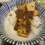 中華 こうよう - 麻婆豆腐をご飯にオン