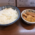 仙台中華そば 銘店嘉一 - ランチBセット鶏皮と白飯。