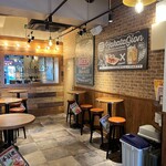 銀だこハイボール酒場 - 店内奥の席