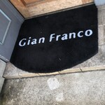 Gian Franco - 入口足元