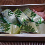 満寿形屋 - キレイな見た目。美味しそーですね。