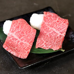 “Instant” 2 pieces of grilled meat Sushi 780 yen (858 yen including tax)