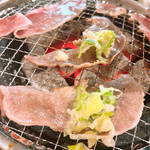 炭火焼肉 牛道 - 