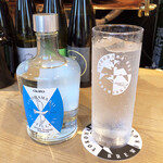 Yokohama Gin Distillery - Misty Scandiのジンソーダ930円。日本初となるクラフトアクアビットと書かれていますが、何のことかはわかりません（笑）