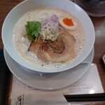 鶏白湯そば 彌 - 料理写真: