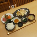 五穀 - 天ぷら盛り合わせお刺身定食