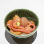 鮨 やまけん - 赤貝の柱とヒモの小丼