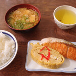 Fujiya Shiyokudou - ライス小¥170-、とん汁¥220-、鮭の焼いたん¥380-、計¥770-