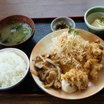 Machikadoya - 唐揚げと豚生姜焼き定食（680円）