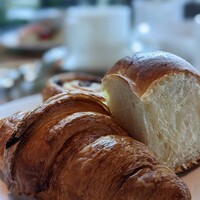 グランド キッチン - クロワッサン。ピザ窯で焼いていただくと、さらにバター香る。瞬殺です！