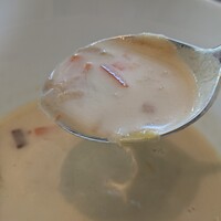 グランド キッチン - クラムチャウダー。サラサラサイプ。オーソドックスな美味しさ。パン浸すと美味しい！