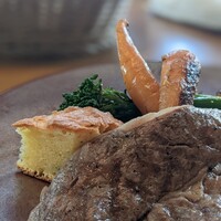 グランド キッチン - ヨークシャープディング。凝縮した卵ご飯みたいな印象。つまり大好き！