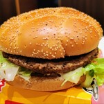 マクドナルド - 倍スパイシービーフバーガー300円 こく旨かるびマック マックフライポテトM ファンタメロンＭ 710円